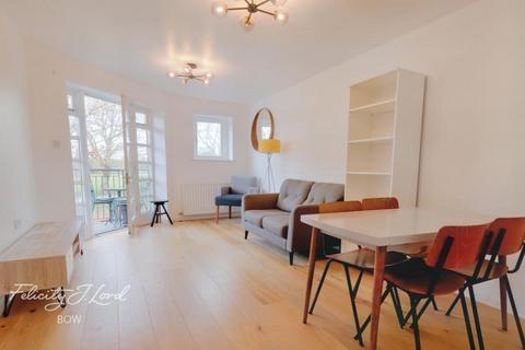 2 bedroom apartment to rent, Hornbeam Square, LONDON