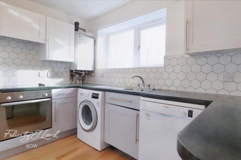 2 bedroom apartment to rent, Hornbeam Square, LONDON
