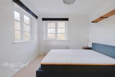 2 bedroom apartment to rent, Hornbeam Square, LONDON