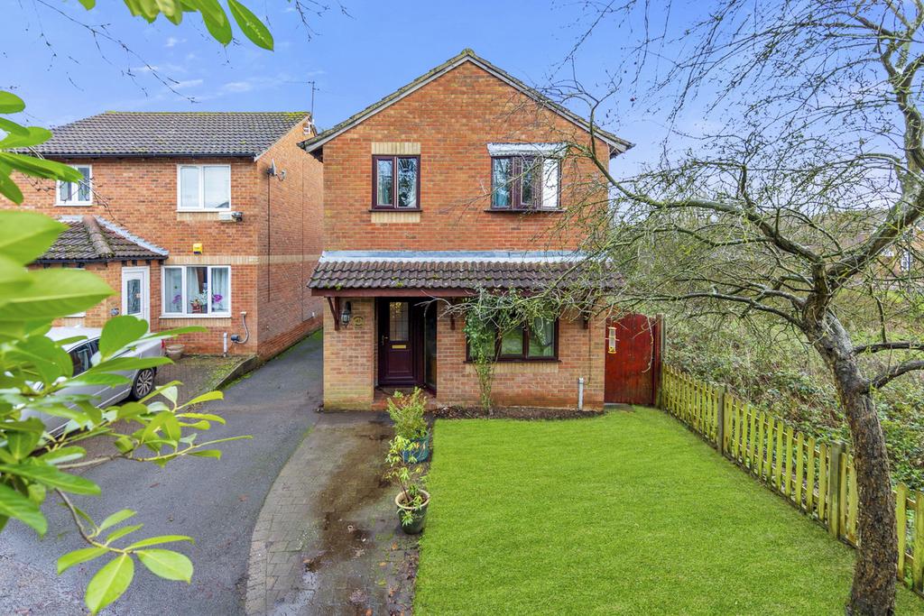 Walsingham Avenue, Kettering, NN15 3 bed detached house for sale £290,000