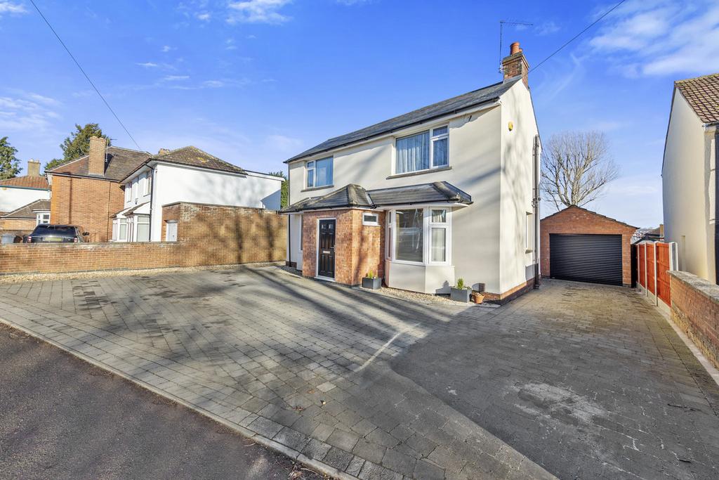 Windmill Avenue, Kettering, NN15 3 bed detached house for sale £365,000