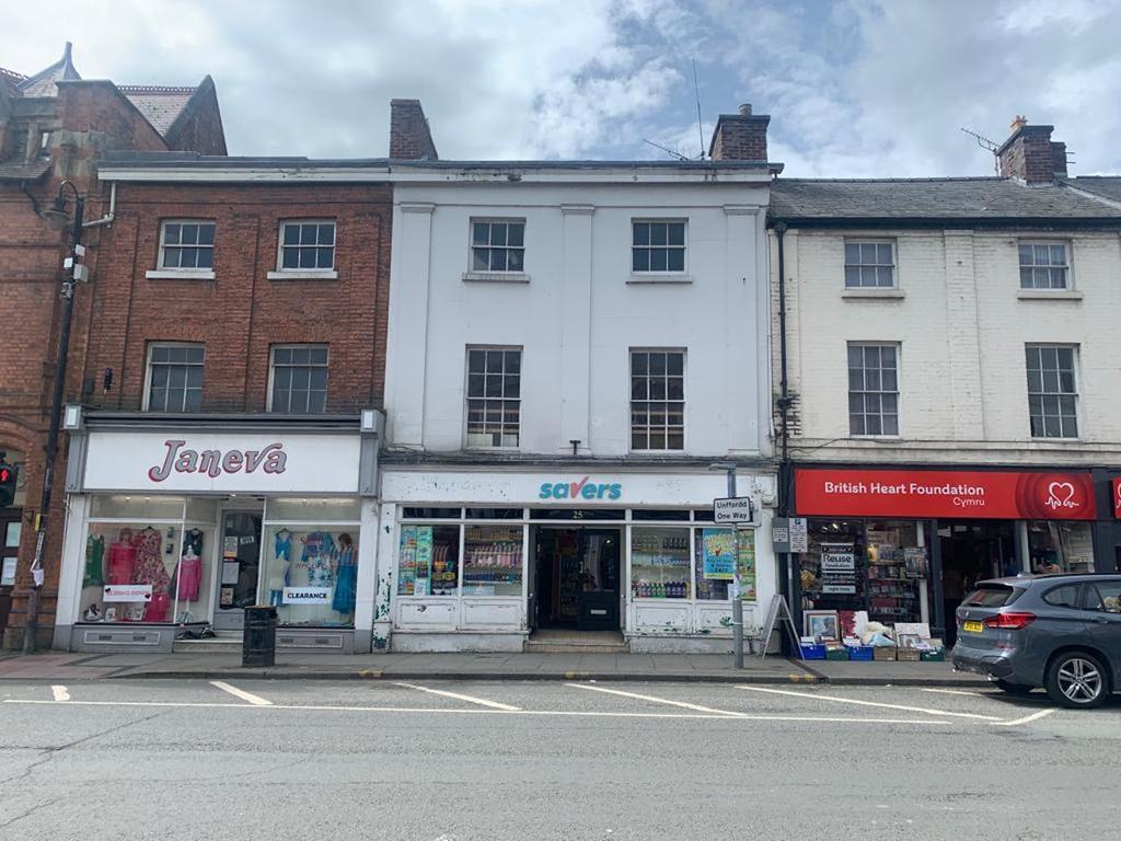 25 Broad Street, Welshpool, SY21 7RW Retail property (high street) - £ ...