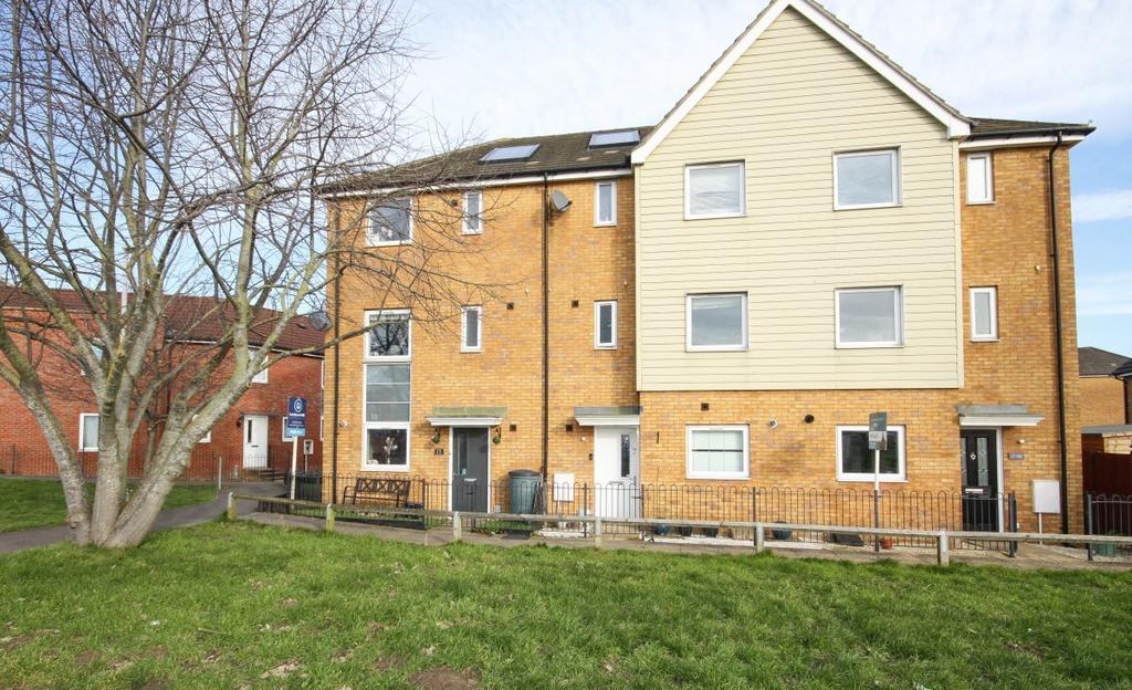 Pearl Walk, Sittingbourne 5 bed townhouse £385,000