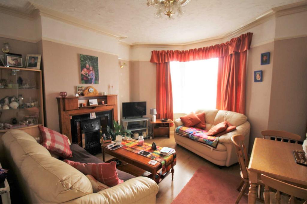 Churchill Road, WestonsuperMare 1 bed flat £129,950