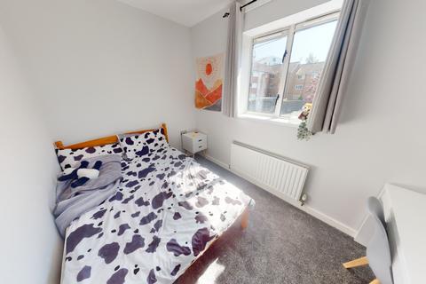 3 bedroom ground floor flat to rent, 55 Alfreton Road, Nottingham, NG7
