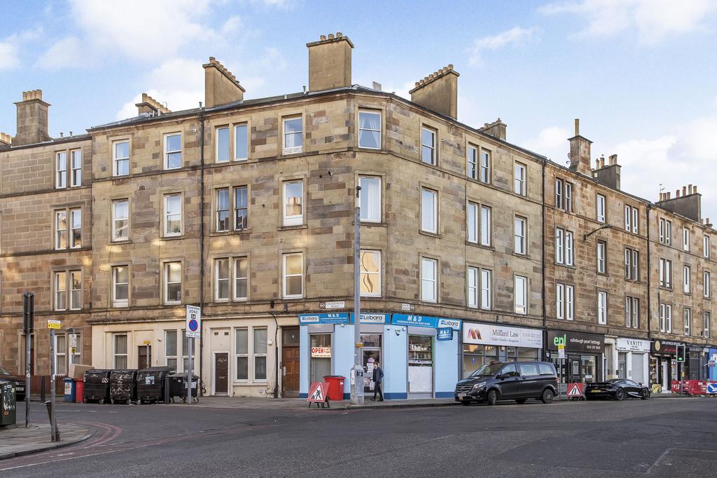 4 1F1, Caledonian Road, EDINBURGH... 2 bed flat - £210,000