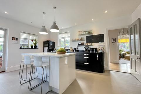 113 Cowick Lane, Exeter, EX2 9HF