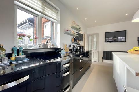 113 Cowick Lane, Exeter, EX2 9HF