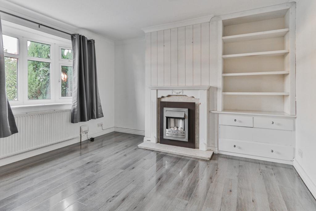East End Road, Preston, Hull, HU12 8UJ 3 bed terraced house £155,000