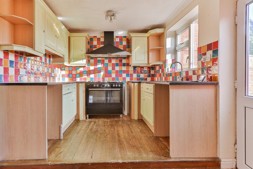 East End Road, Preston, Hull, HU12 8UJ 3 bed terraced house £155,000