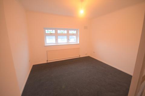 4 bedroom end of terrace house to rent - Knights Way, IG6 2RR