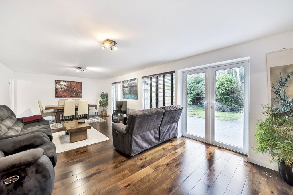 Sitting/Dining Room