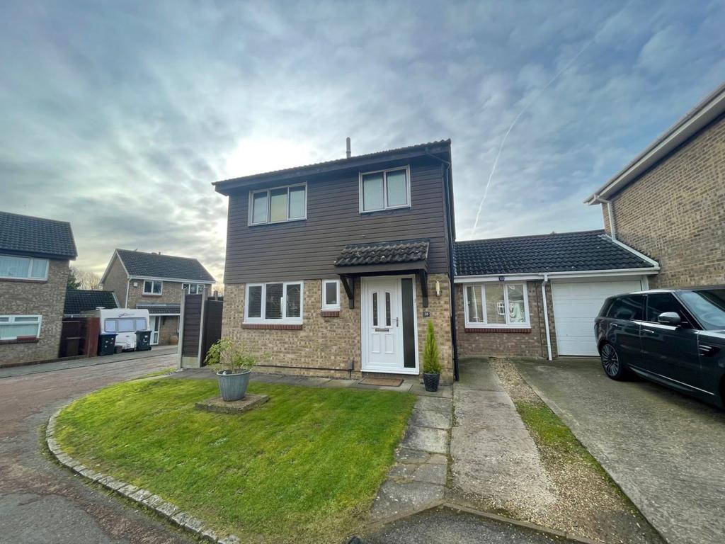 Parkside, Ecton Brook, Northampton... 3 bed detached house £300,000