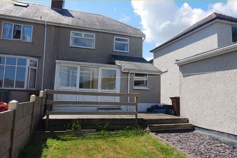 4 bedroom semi-detached house for sale, Belmont Drive, Bangor LL57