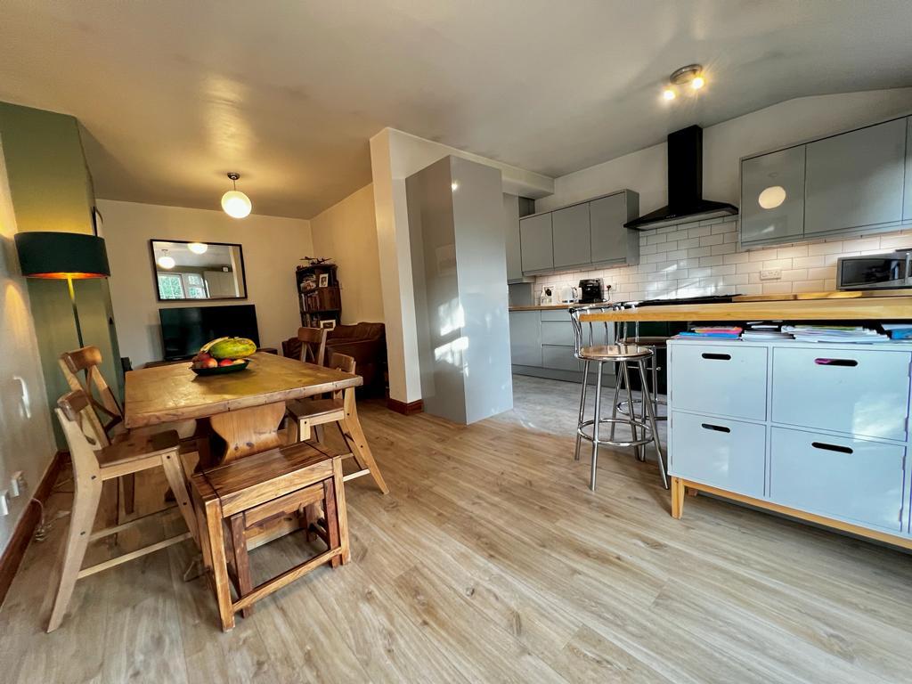 Abbey Road, Sandbach, CW11 3 bed semidetached house £300,000