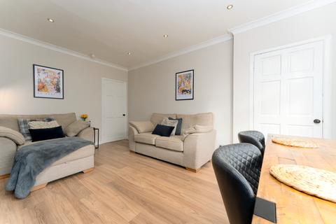 7 Alyth Crescent, Clarkston, Glasgow, G76 8PF