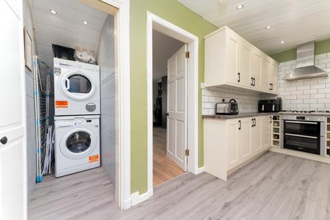 7 Alyth Crescent, Clarkston, Glasgow, G76 8PF