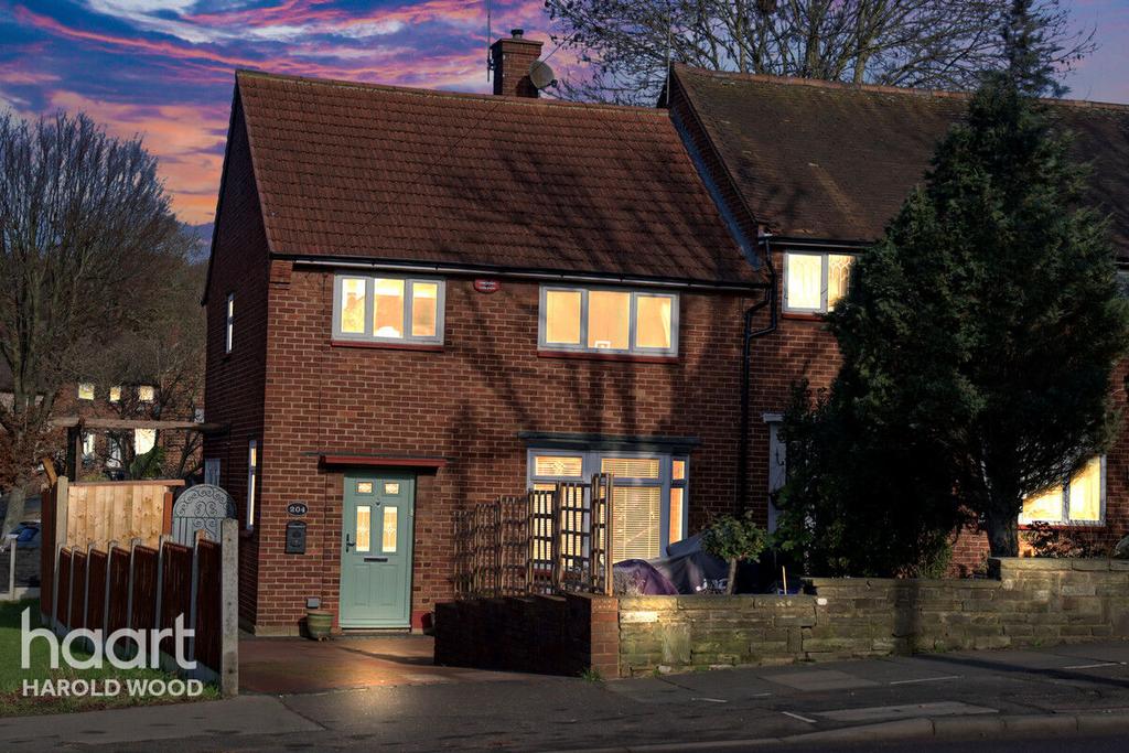Dagnam Park Drive, Romford 3 bed end of terrace house £425,000