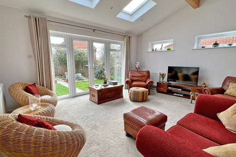 3 bedroom detached house for sale - Grebe Close, Milford on Sea, Lymington, Hampshire, SO41