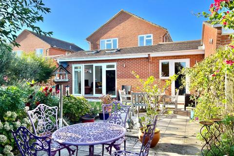 3 bedroom detached house for sale, Grebe Close, Milford on Sea, Lymington, Hampshire, SO41