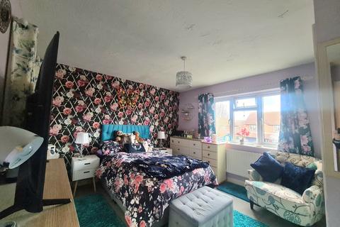 4 bedroom detached house for sale - Furze Close, Luton, Bedfordshire, LU2 7UB