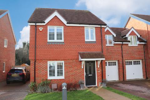 16 Bowling Lane, Billingshurst, RH14 9FT