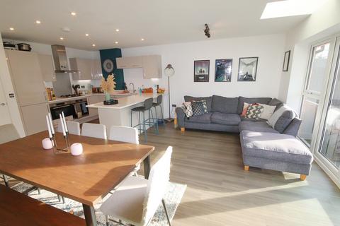 16 Bowling Lane, Billingshurst, RH14 9FT