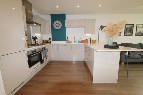 16 Bowling Lane, Billingshurst, RH14 9FT