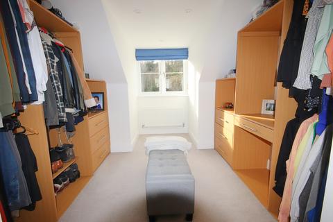 16 Bowling Lane, Billingshurst, RH14 9FT