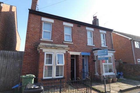 4 bedroom semi-detached house to rent, Deans Walk, Kingsholm , Gloucester