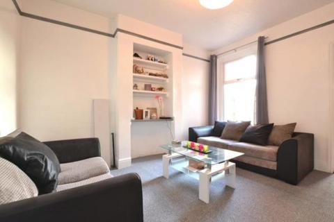 4 bedroom semi-detached house to rent, Deans Walk, Kingsholm , Gloucester