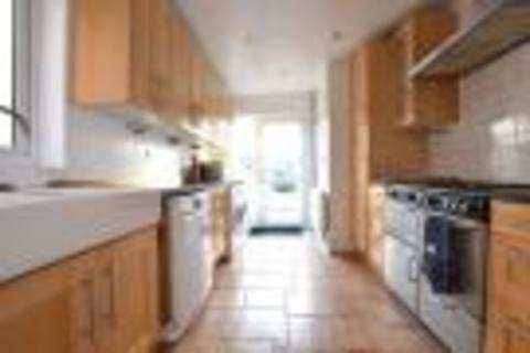 4 bedroom semi-detached house to rent, Deans Walk, Kingsholm , Gloucester