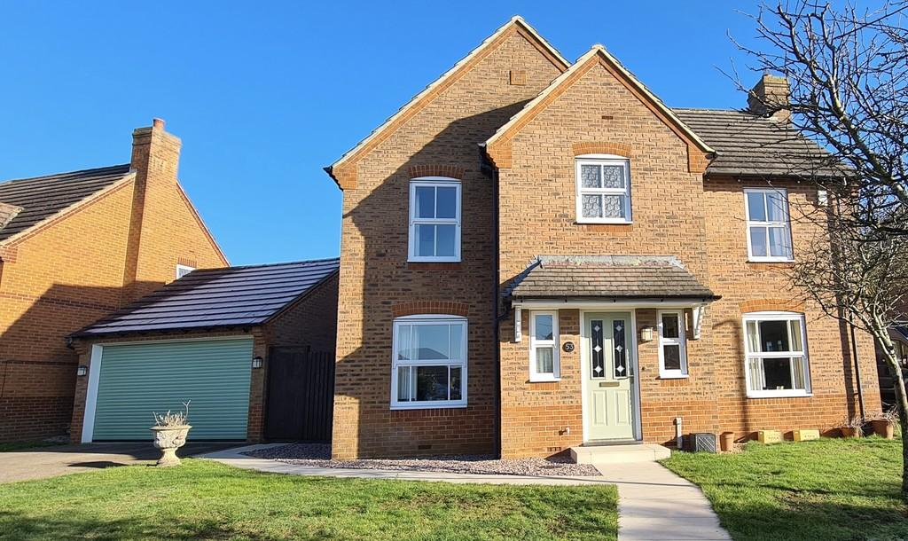 Kingfisher Road, Brackley 4 bed detached house £495,000
