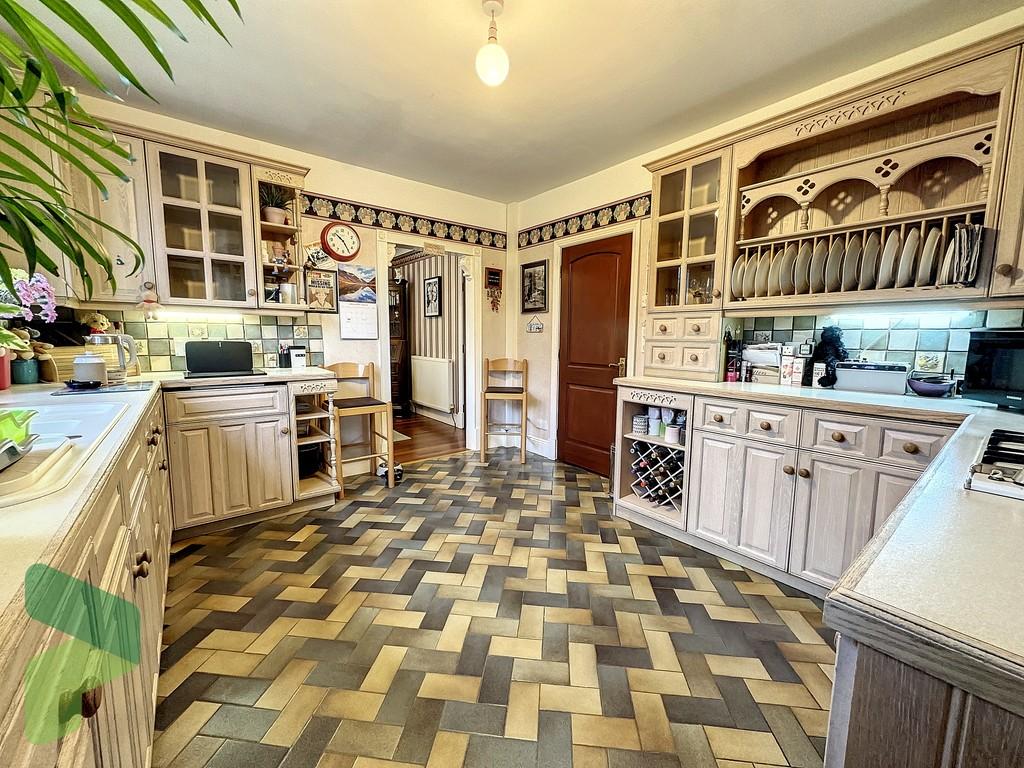 Fitted kitchen