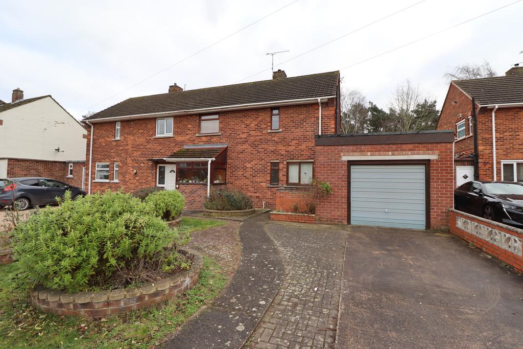 Uffington Avenue, Lincoln 3 bed semidetached house £180,000