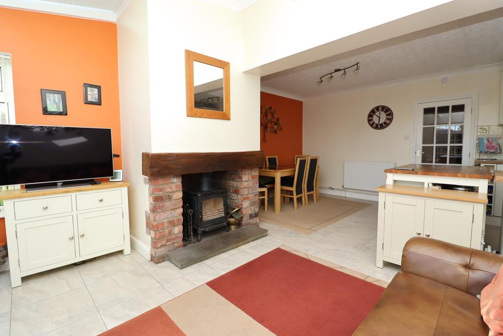 Hall Drive, Lincoln 3 bed detached house £380,000