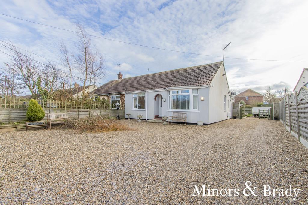Lowestoft Road, Carlton Colville 3 bed semidetached bungalow for sale