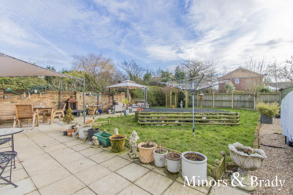 Lowestoft Road, Carlton Colville 3 bed semidetached bungalow for sale £270,000