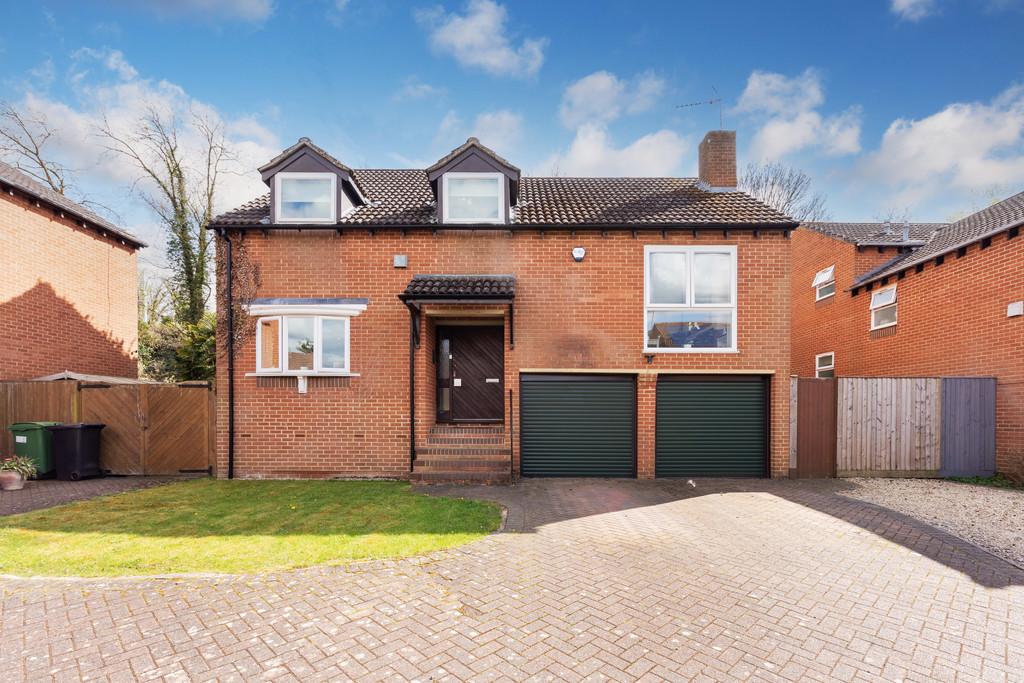 49 Oldacres, Maidenhead 4 bed detached house £2,500 pcm (£577 pw)