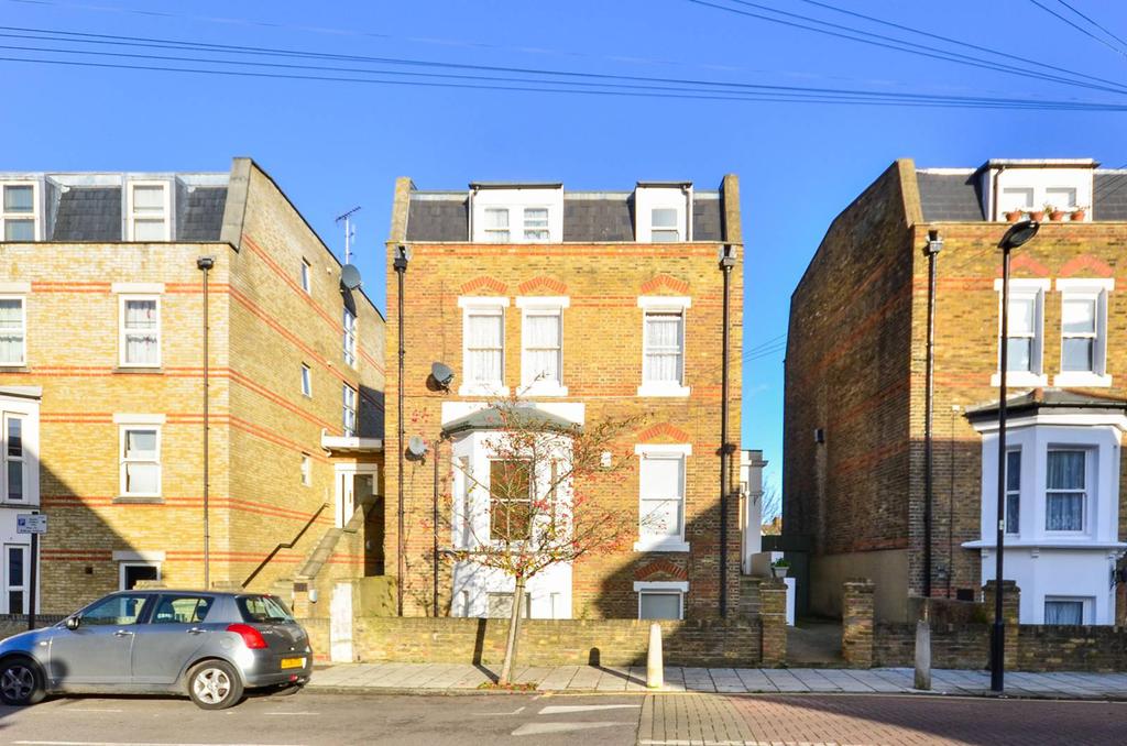 Hayter Road, Brixton Hill, Brixton, SW2 3 bed flat £3,600 pcm (£831 pw)