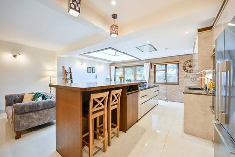 266 Staines Road, Twickenham, TW2 5AR