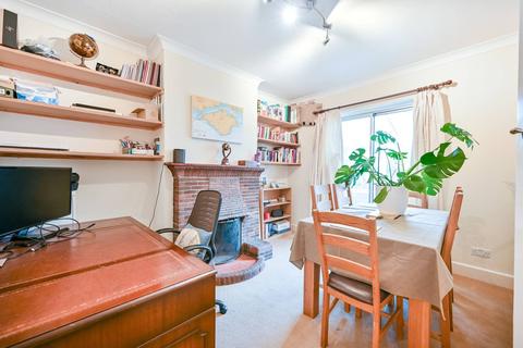 4 bedroom semi-detached house to rent - Whitton Road, Twickenham, TW1