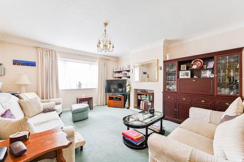 3 bedroom flat for sale - Glentworth Court, Edgware, HA8