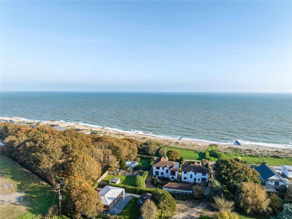 East Beach Road, Selsey, Chichester, West Sussex, PO20 4 bed detached