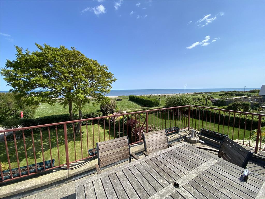 East Beach Road, Selsey, Chichester, West Sussex, PO20 4 bed detached