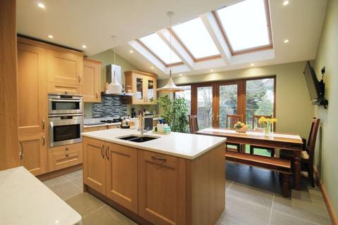 63 Farndale Crescent, Greenford, UB6 9LW