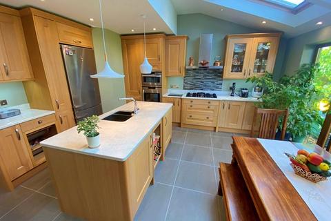 63 Farndale Crescent, Greenford, UB6 9LW