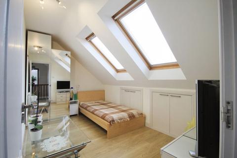 63 Farndale Crescent, Greenford, UB6 9LW
