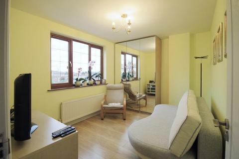 63 Farndale Crescent, Greenford, UB6 9LW