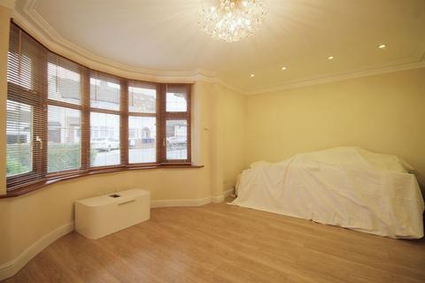 63 Farndale Crescent, Greenford, UB6 9LW